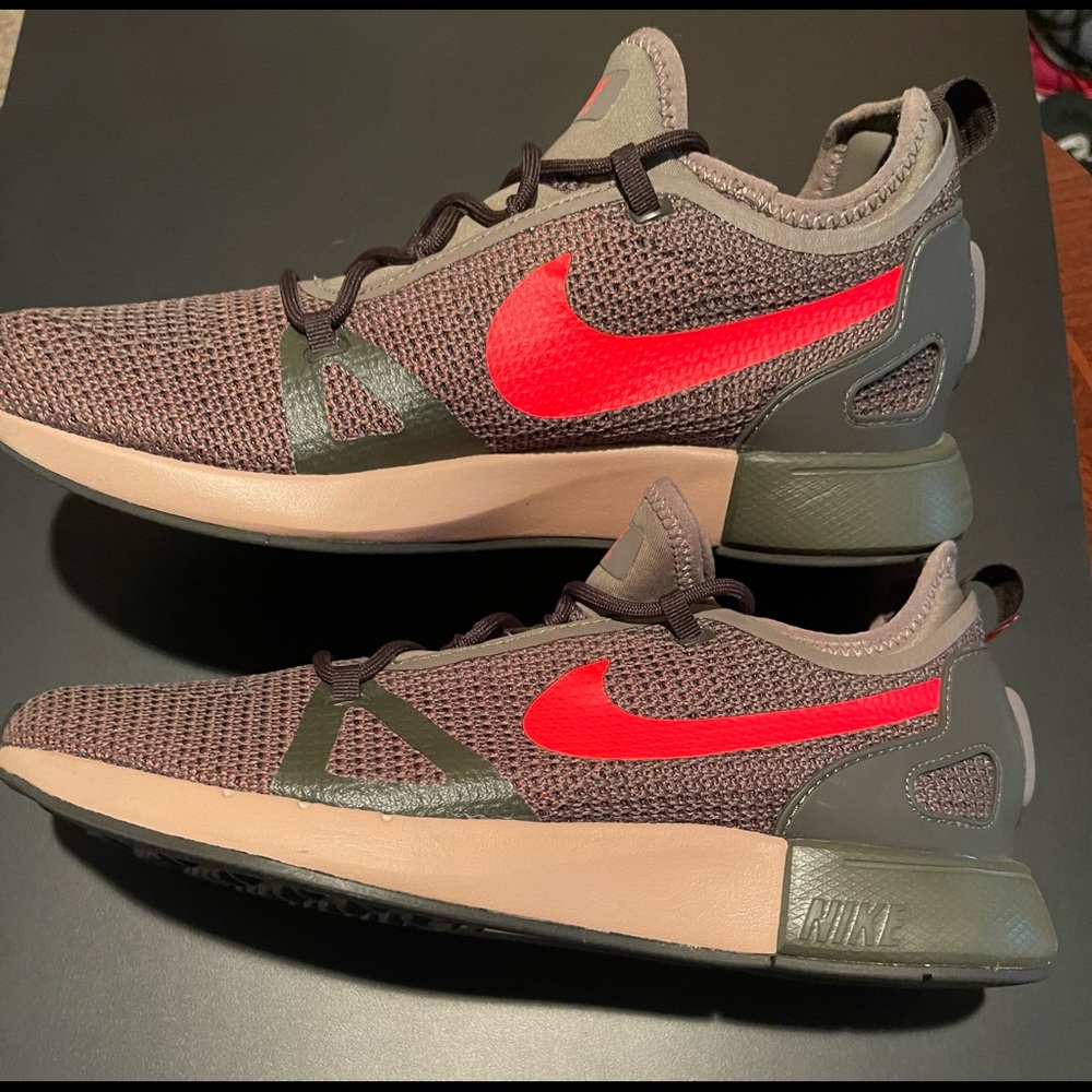 Nike Duel Racer mens size 9, khaki/red like new only worn few times. - Picture 3 of 5